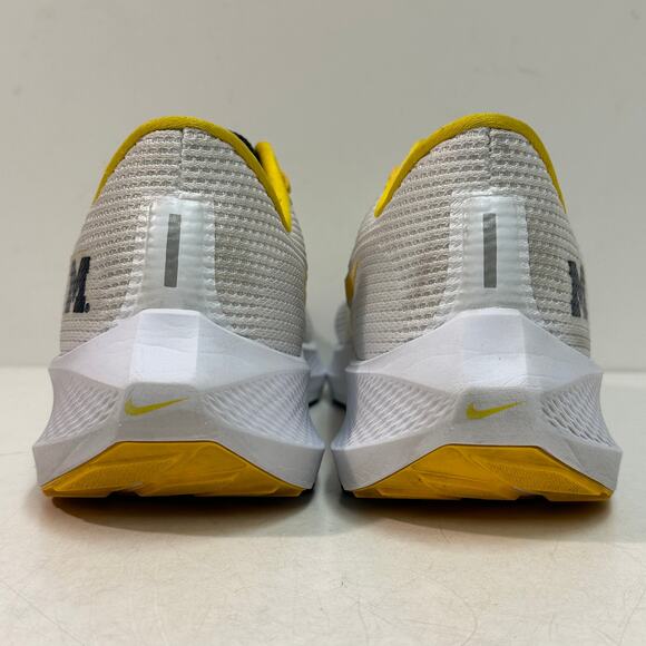 WORN TWICE Nike Zoom Pegasus 40 Michigan Wolverines White / Blue / Maize 11.5 - Picture 7 of 11